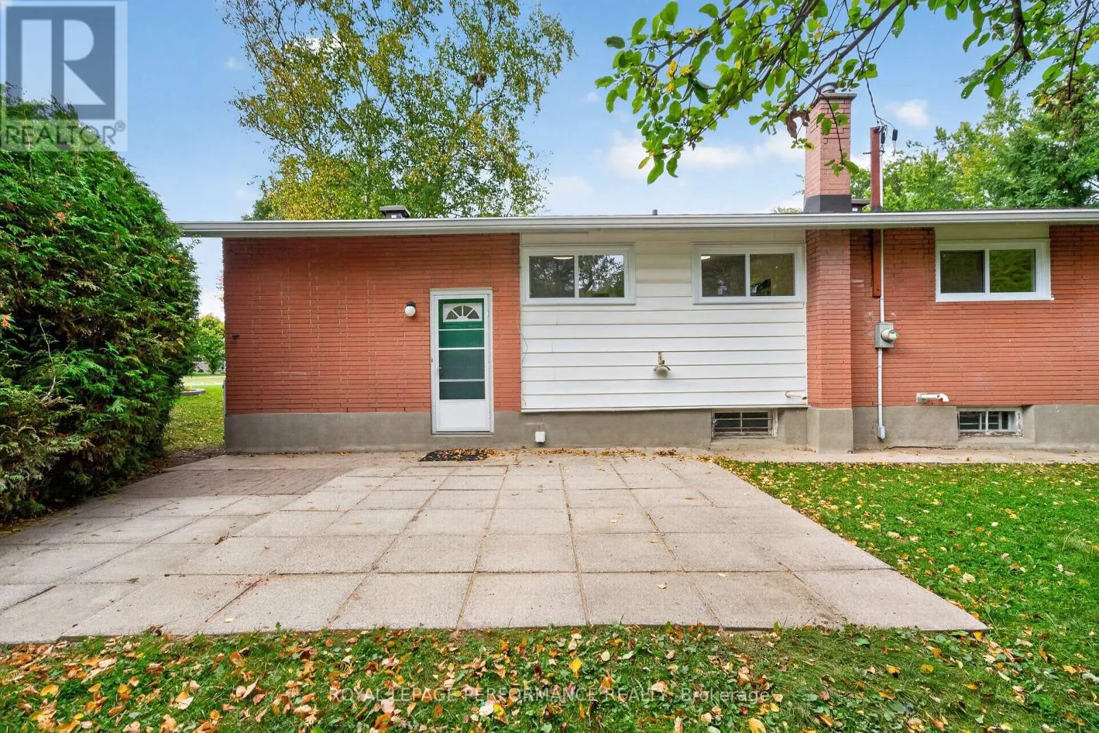 21 MILLBROOK CRESCENT