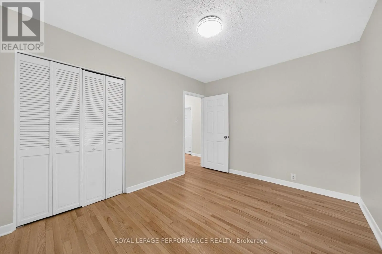21 MILLBROOK CRESCENT