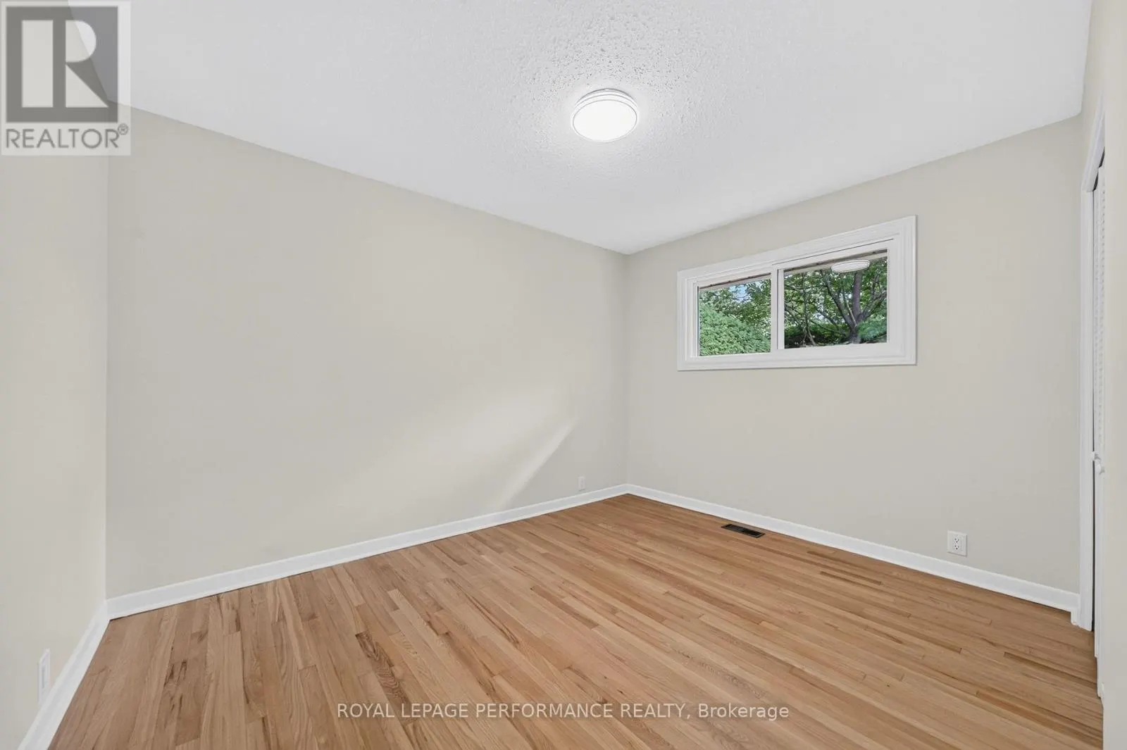 21 MILLBROOK CRESCENT