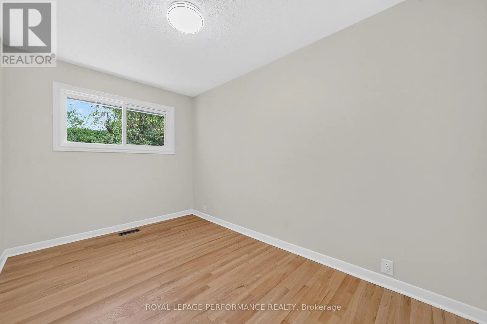 21 MILLBROOK CRESCENT