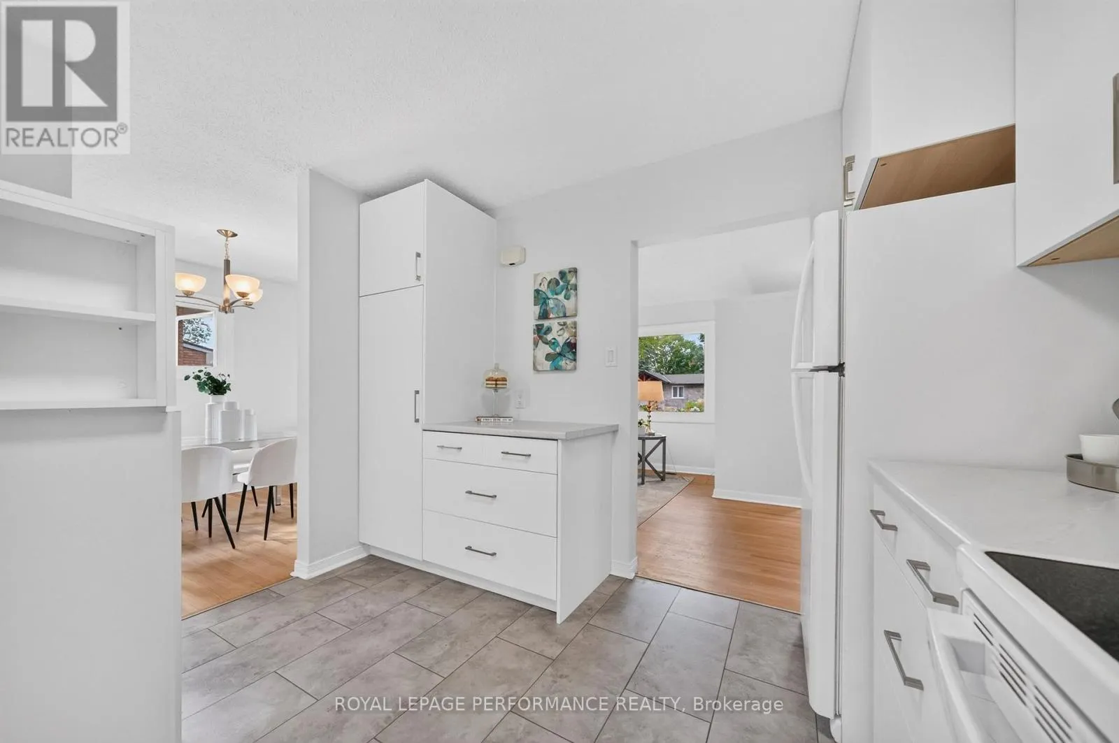 21 MILLBROOK CRESCENT