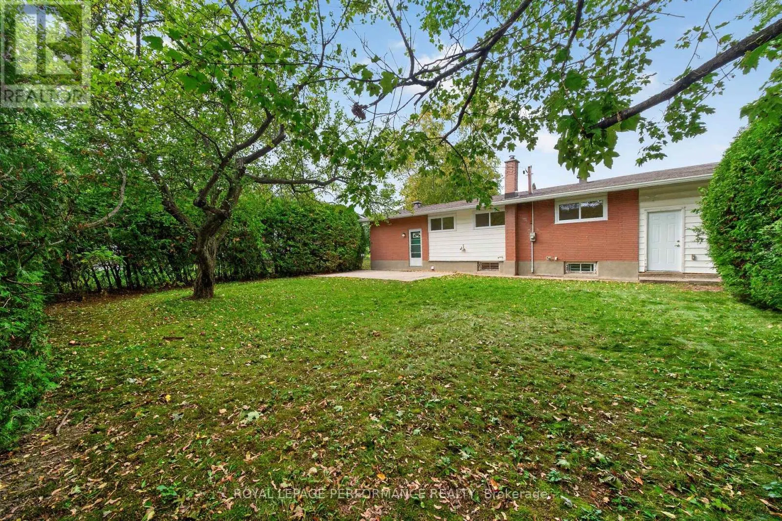 21 MILLBROOK CRESCENT