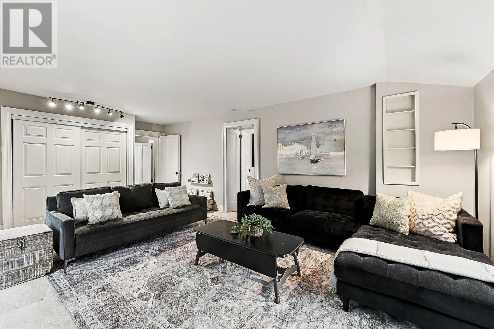28 UNIVERSITY AVENUE W