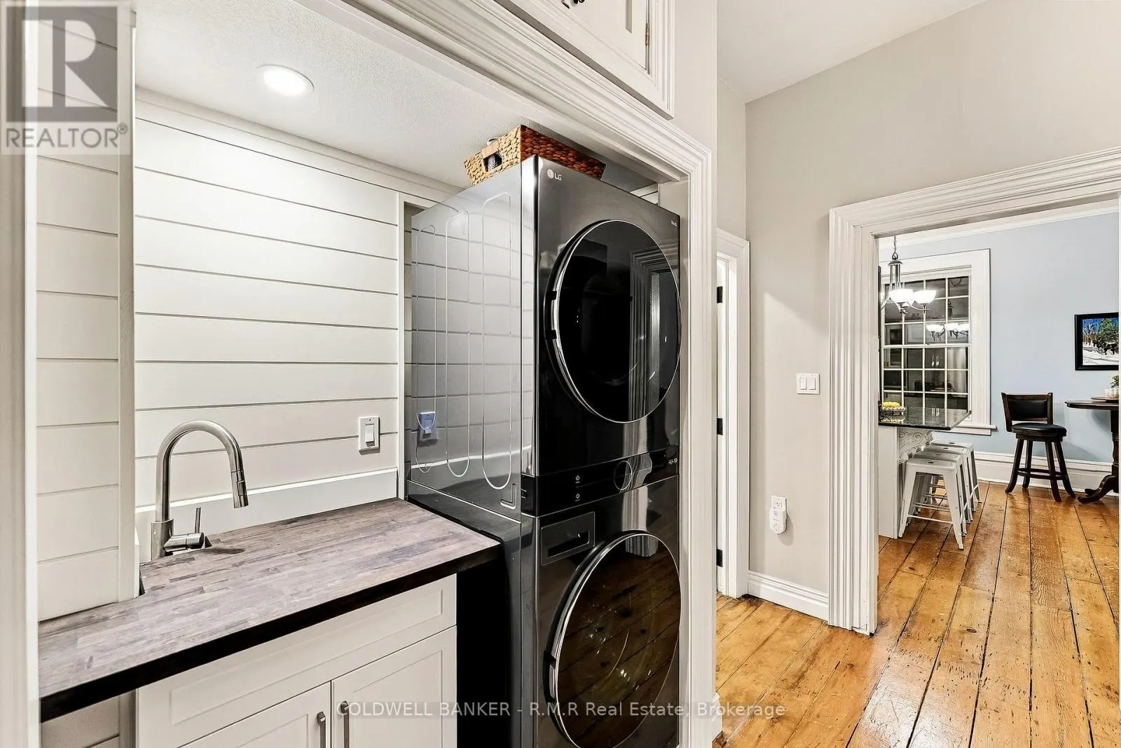 28 UNIVERSITY AVENUE W