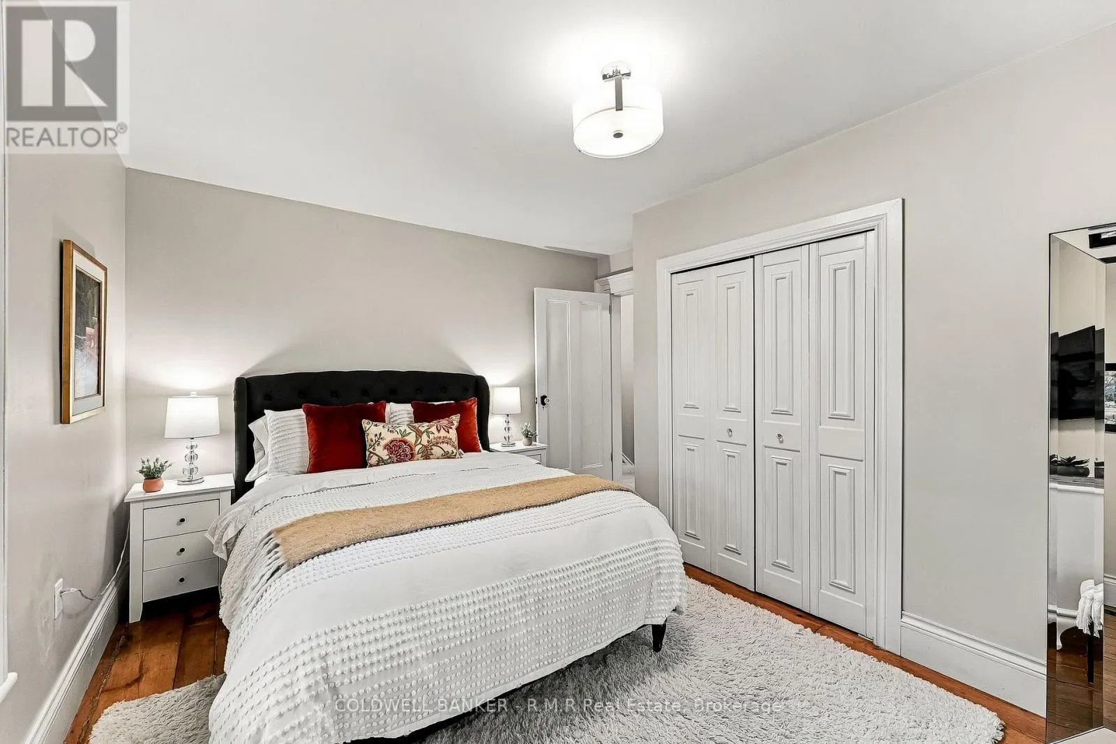 28 UNIVERSITY AVENUE W