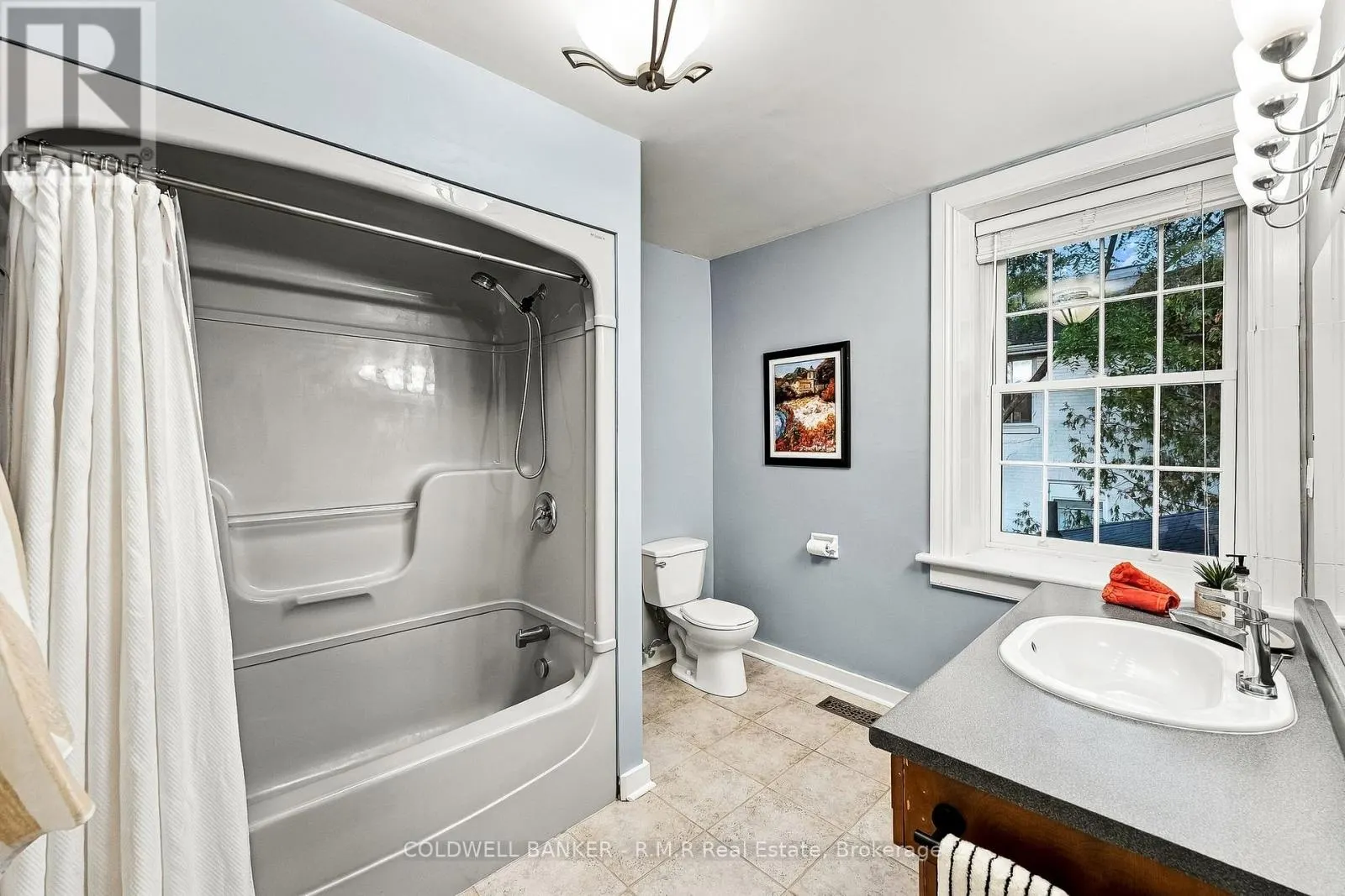 28 UNIVERSITY AVENUE W