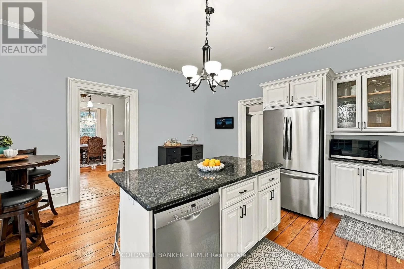 28 UNIVERSITY AVENUE W