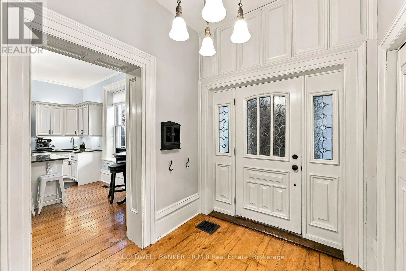 28 UNIVERSITY AVENUE W