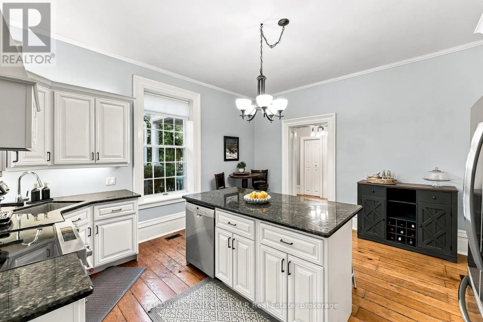 28 UNIVERSITY AVENUE W