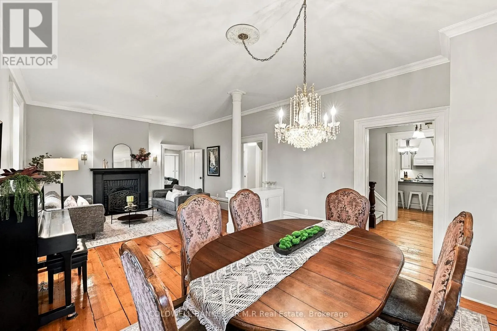 28 UNIVERSITY AVENUE W