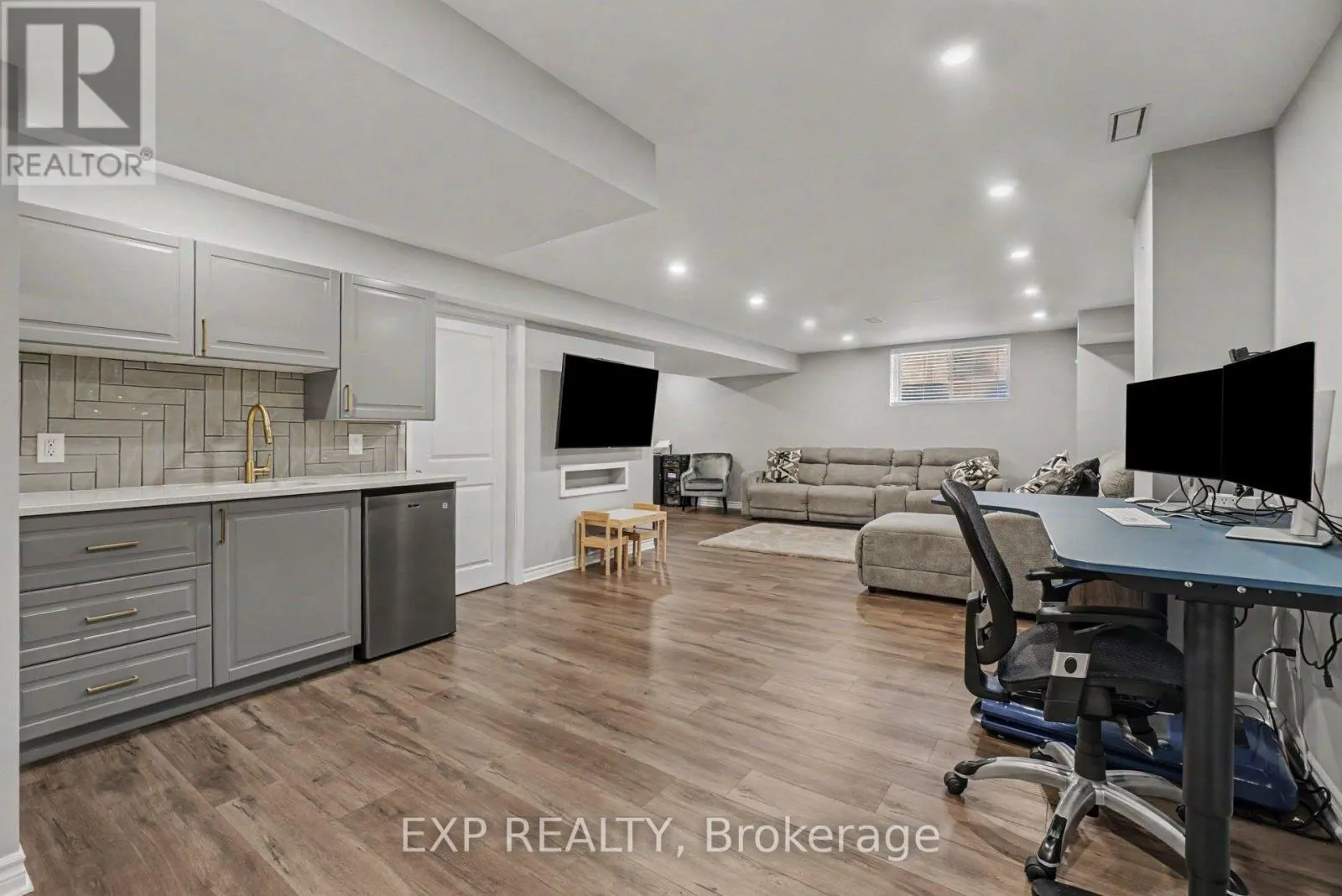 719 CASHMERE TERRACE