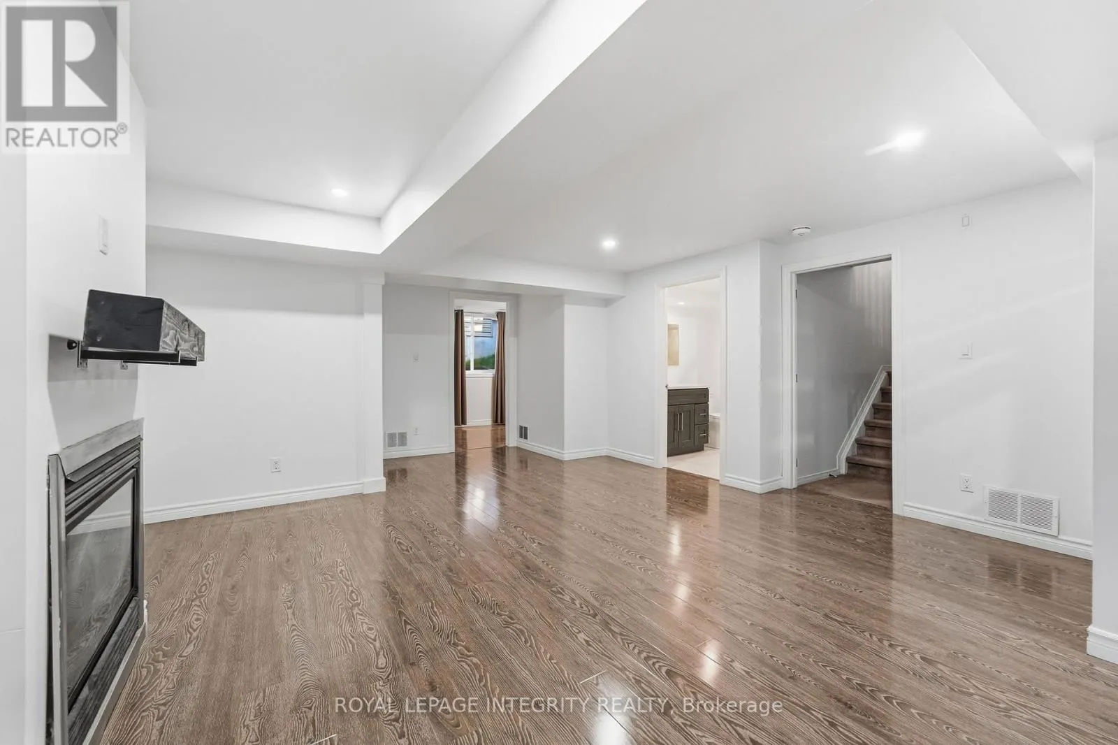 443 LANDSWOOD WAY
