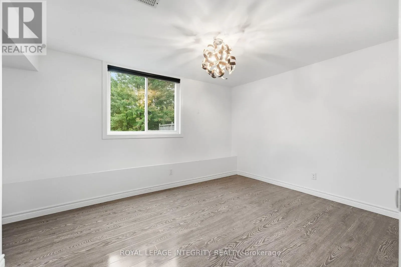 443 LANDSWOOD WAY