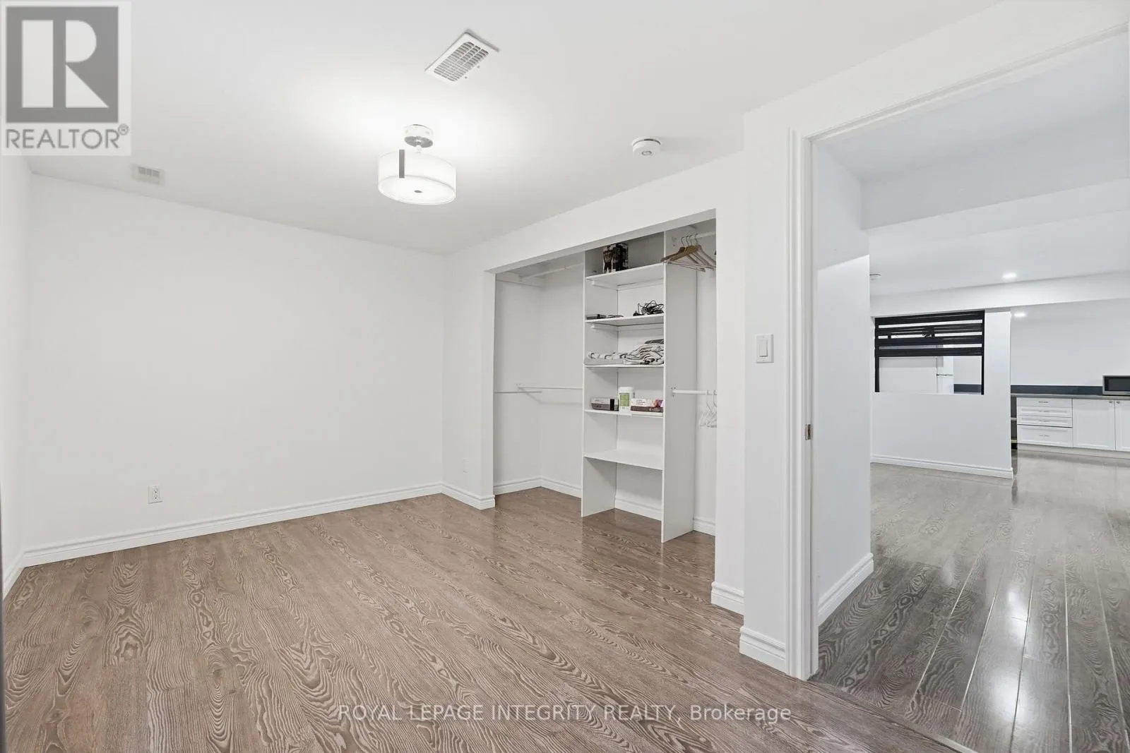 443 LANDSWOOD WAY