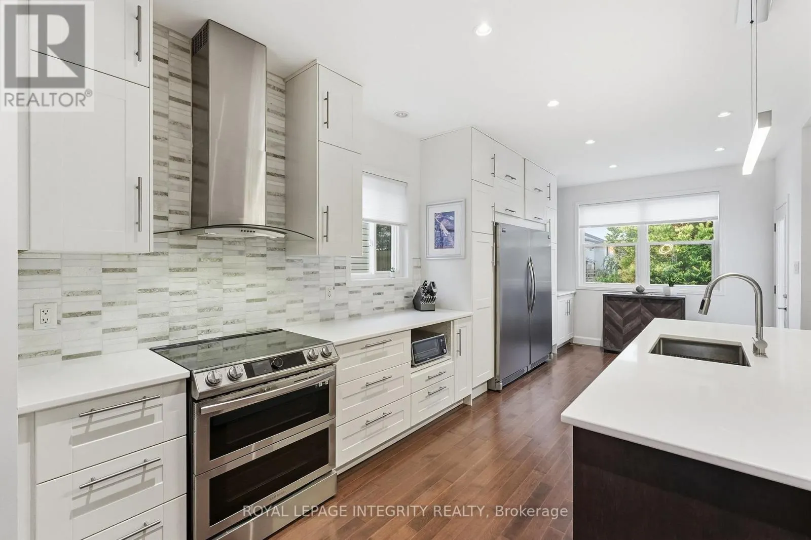 443 LANDSWOOD WAY