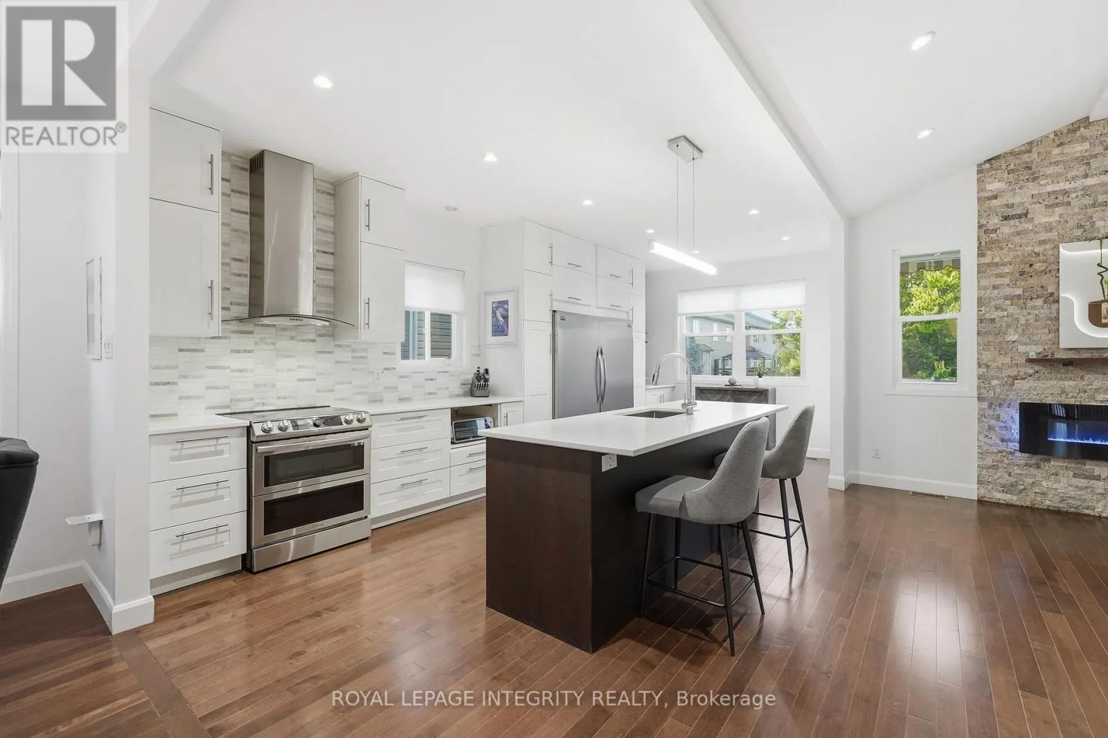 443 LANDSWOOD WAY