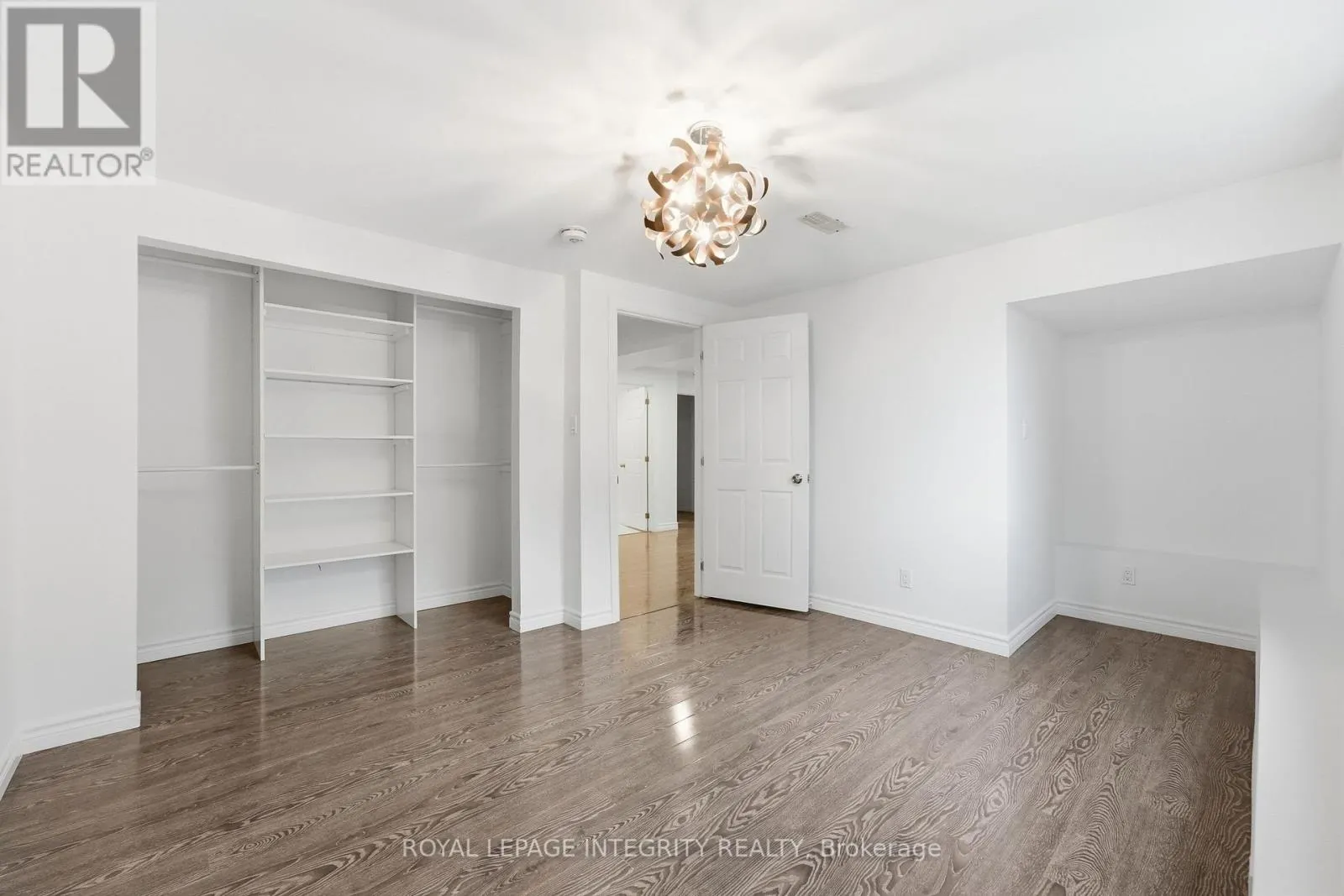 443 LANDSWOOD WAY