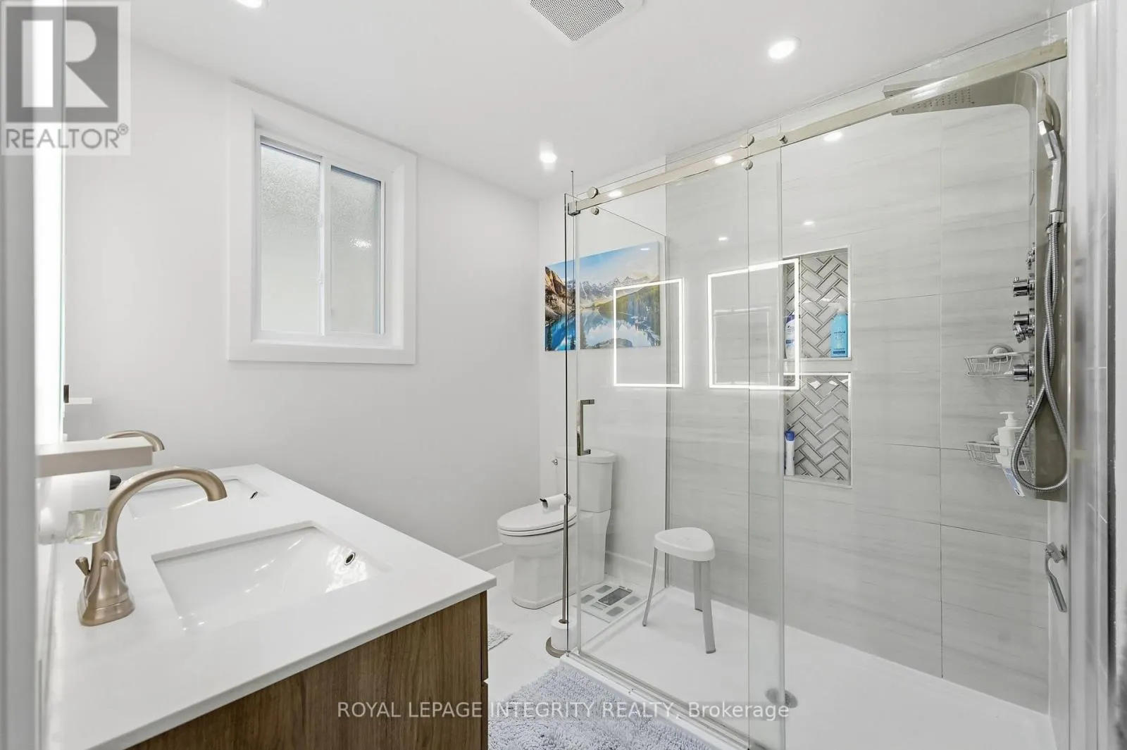 443 LANDSWOOD WAY
