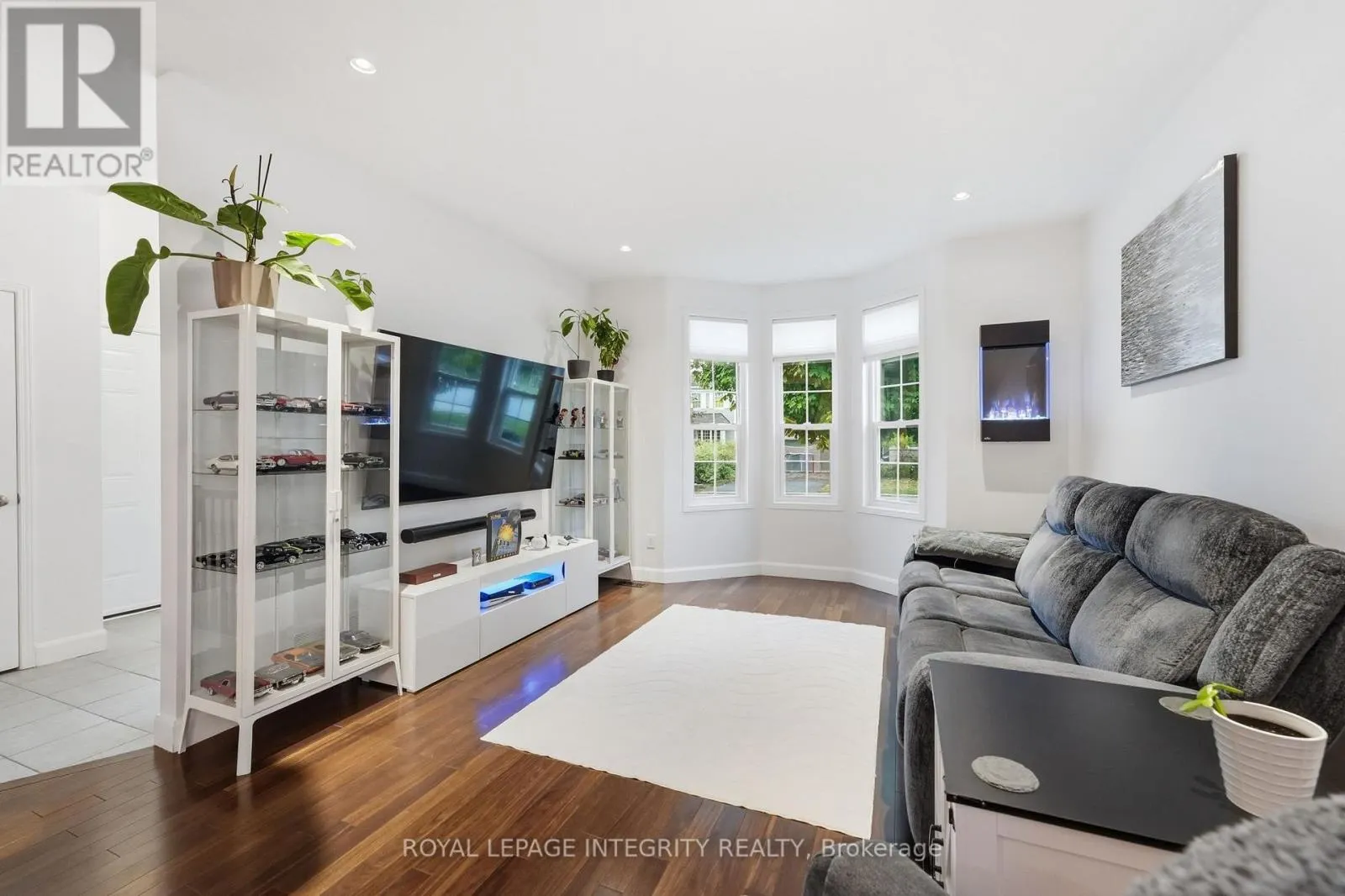 443 LANDSWOOD WAY