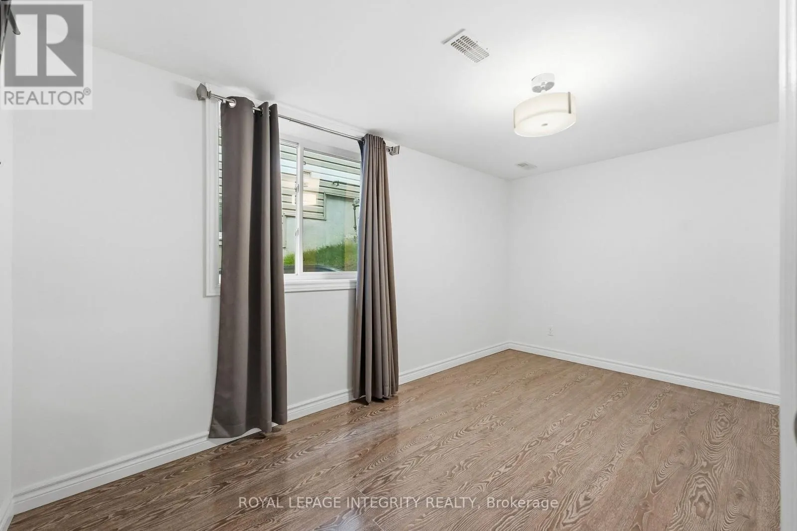 443 LANDSWOOD WAY