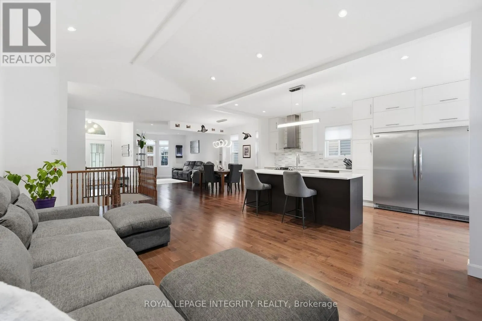 443 LANDSWOOD WAY