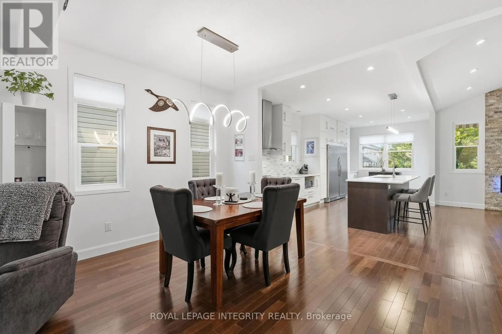 443 LANDSWOOD WAY