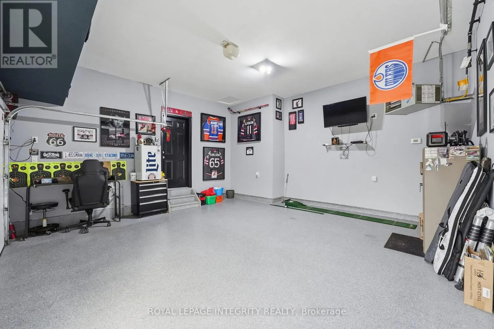 443 LANDSWOOD WAY