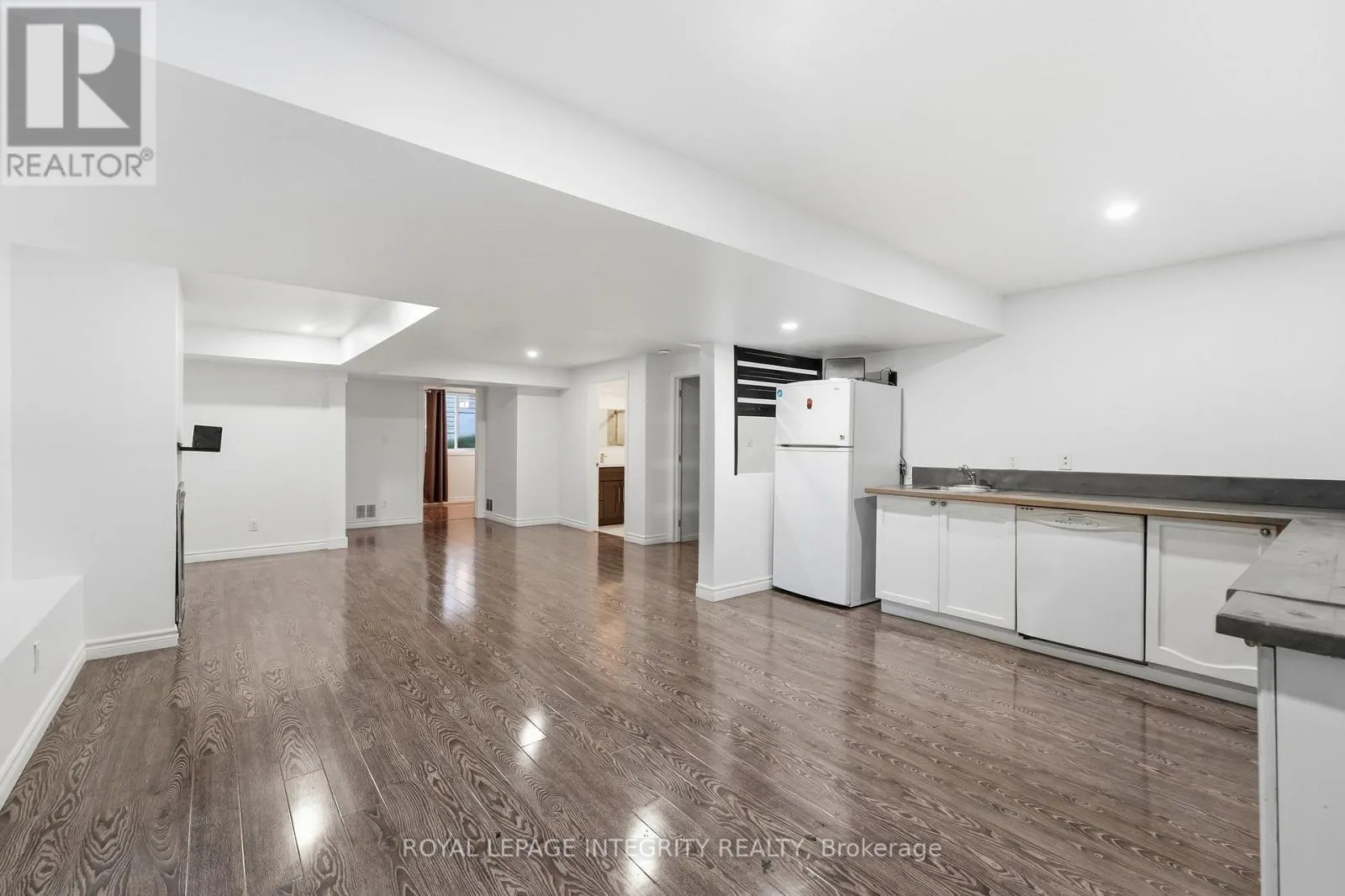 443 LANDSWOOD WAY