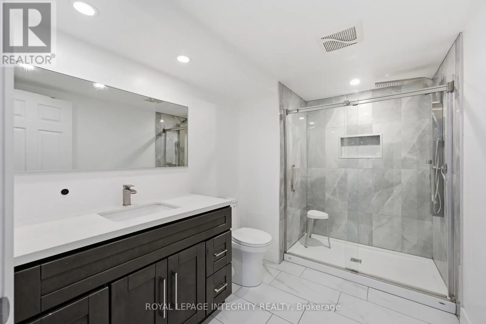 443 LANDSWOOD WAY