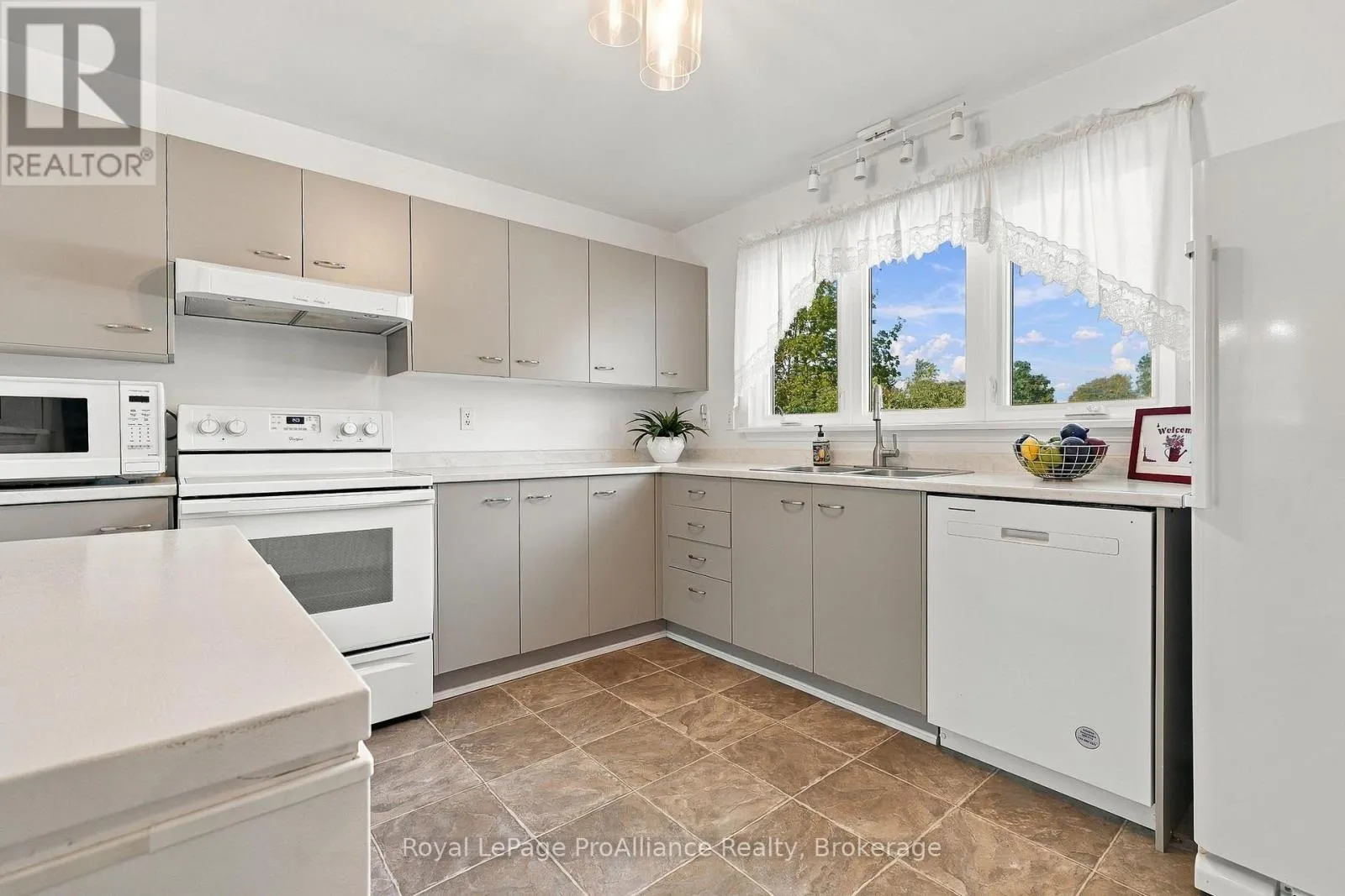 10 - 179 HERCHIMER AVENUE #10
