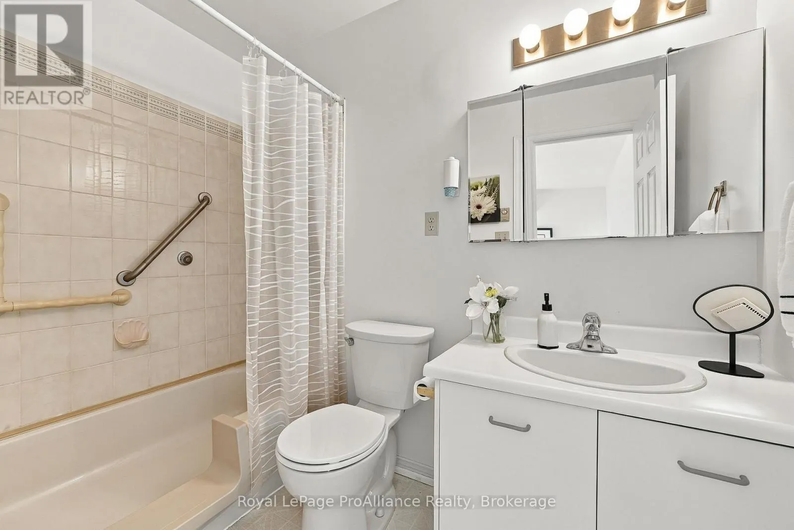 10 - 179 HERCHIMER AVENUE #10