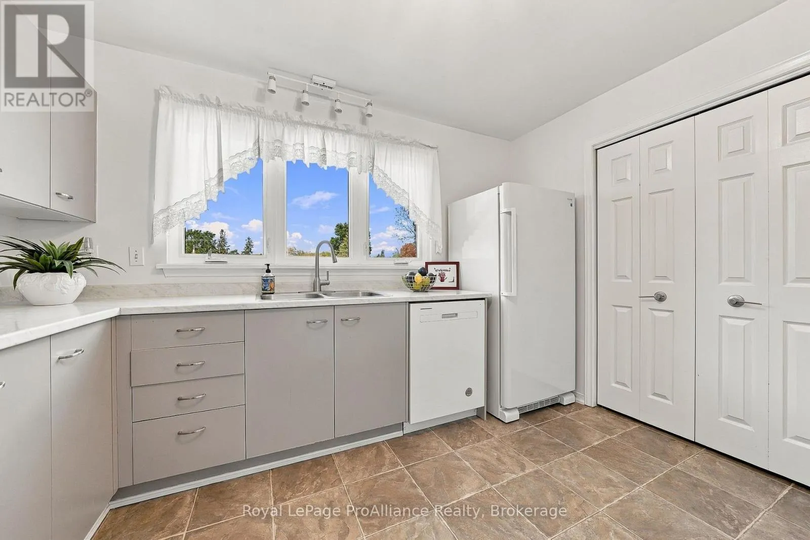 10 - 179 HERCHIMER AVENUE #10