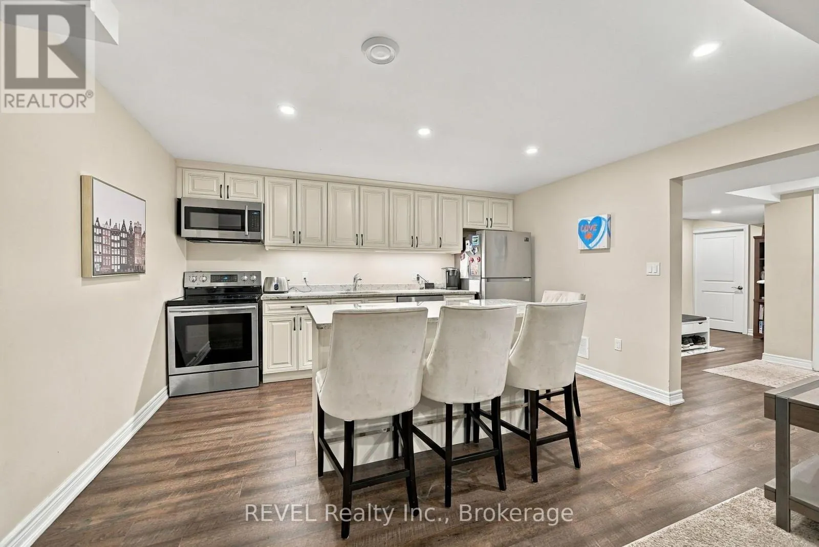 2504 MARINELLI DRIVE