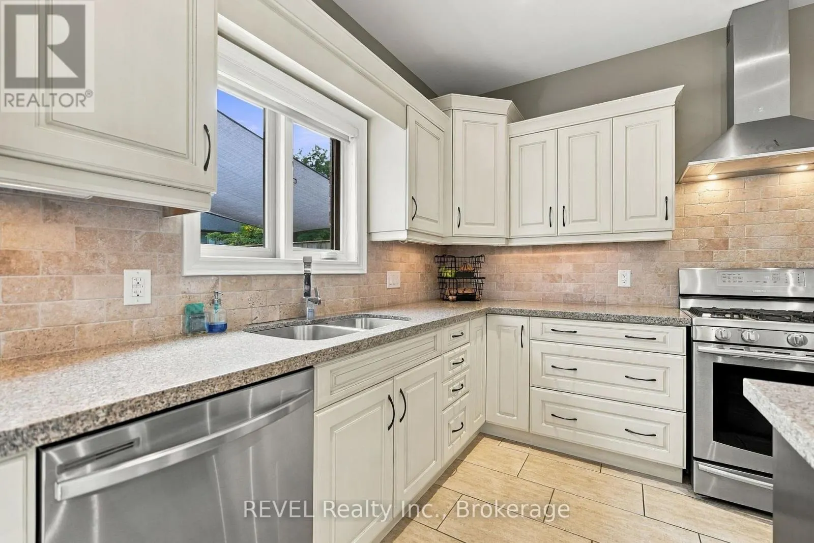 2504 MARINELLI DRIVE