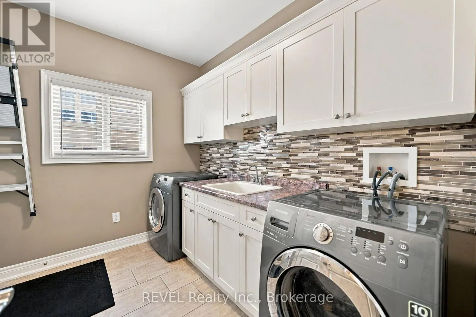 2504 MARINELLI DRIVE