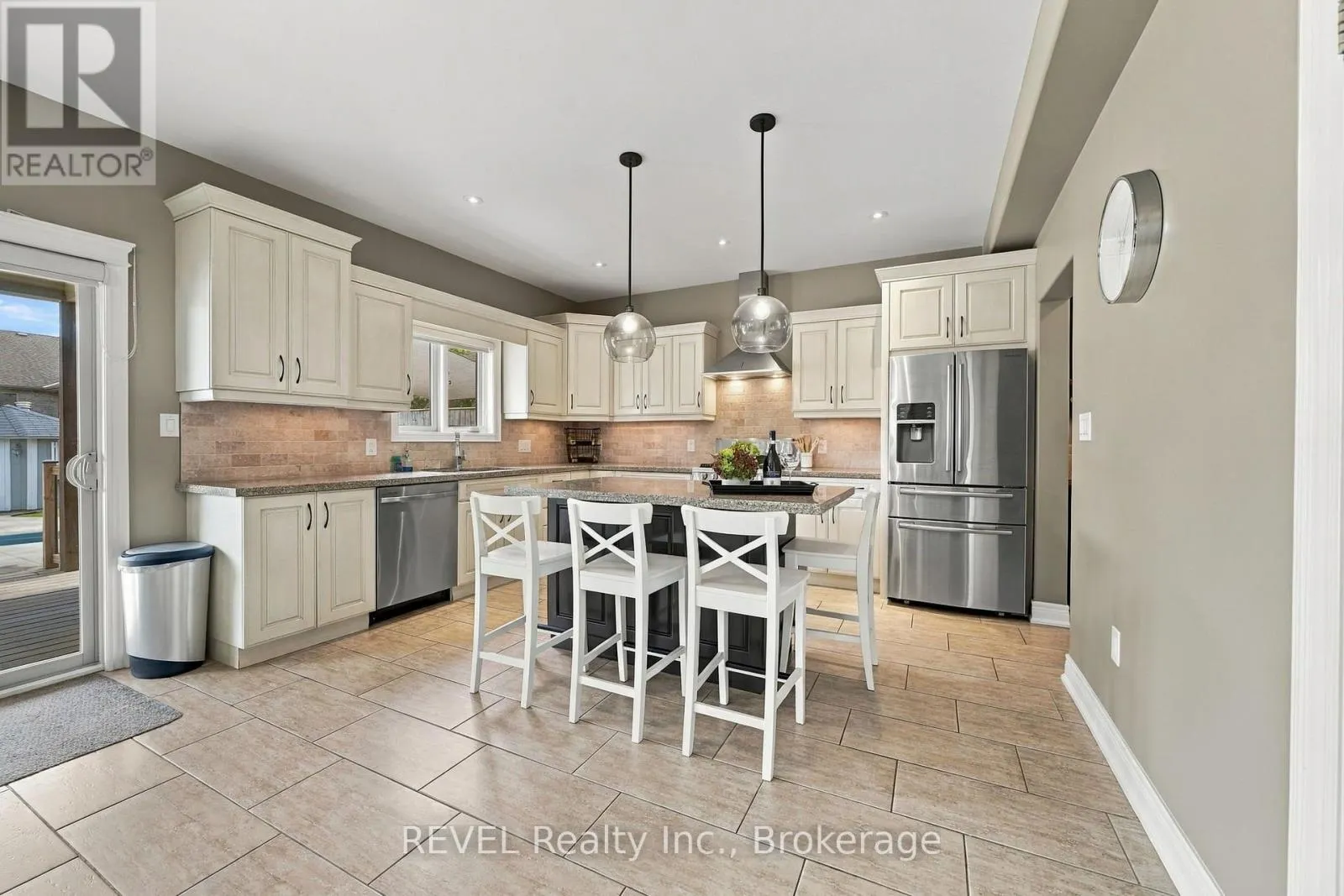 2504 MARINELLI DRIVE