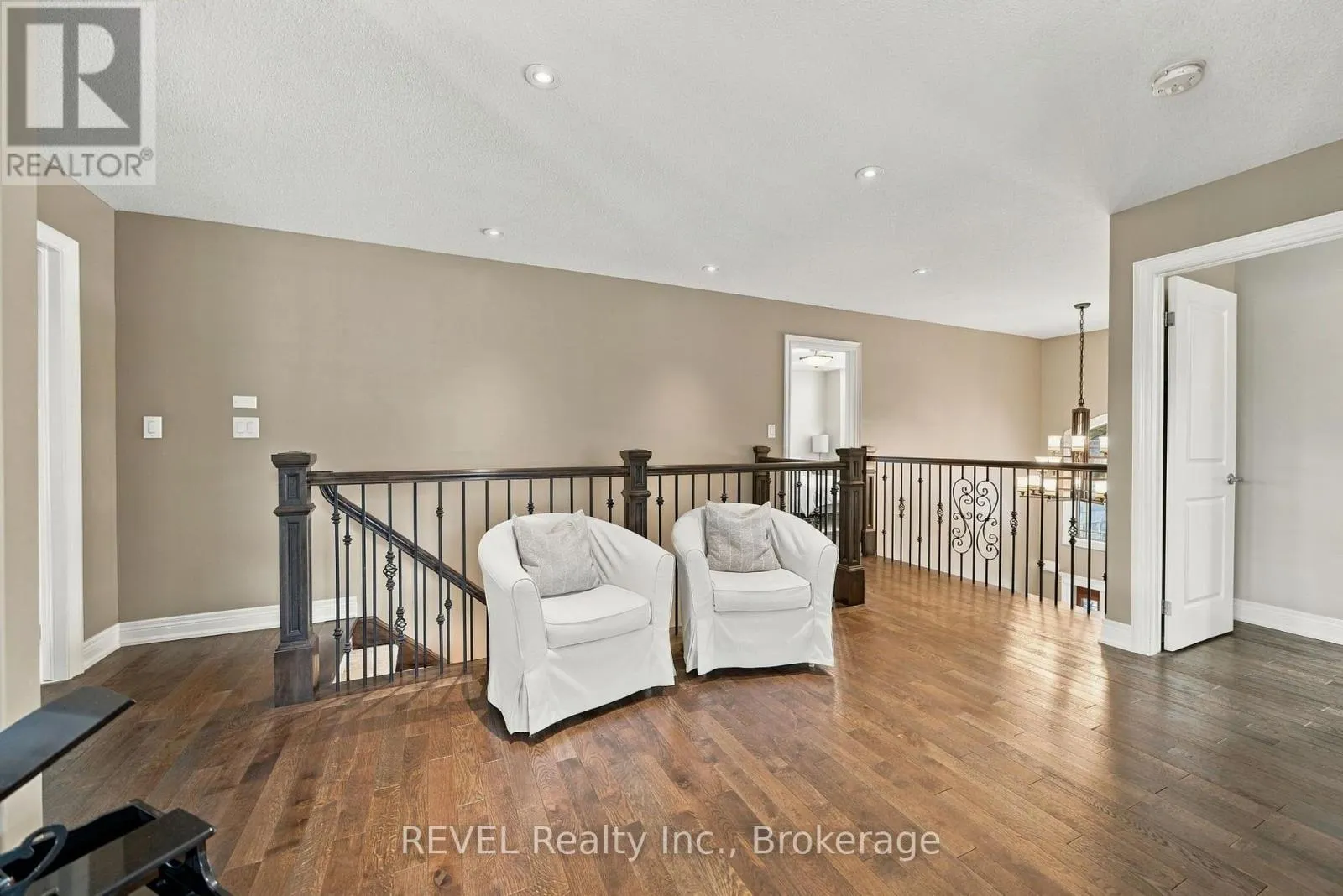 2504 MARINELLI DRIVE