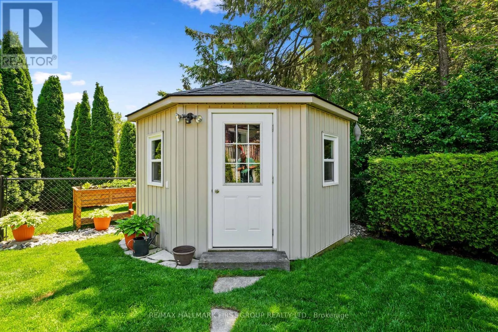 489 FOOTE CRESCENT