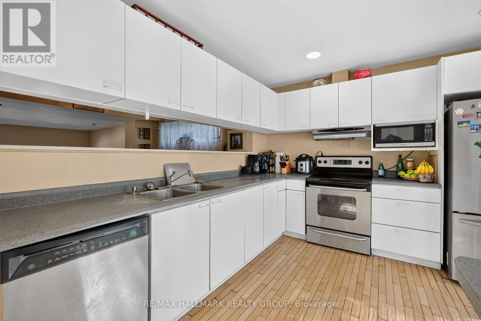 2 - 121 MACKAY STREET