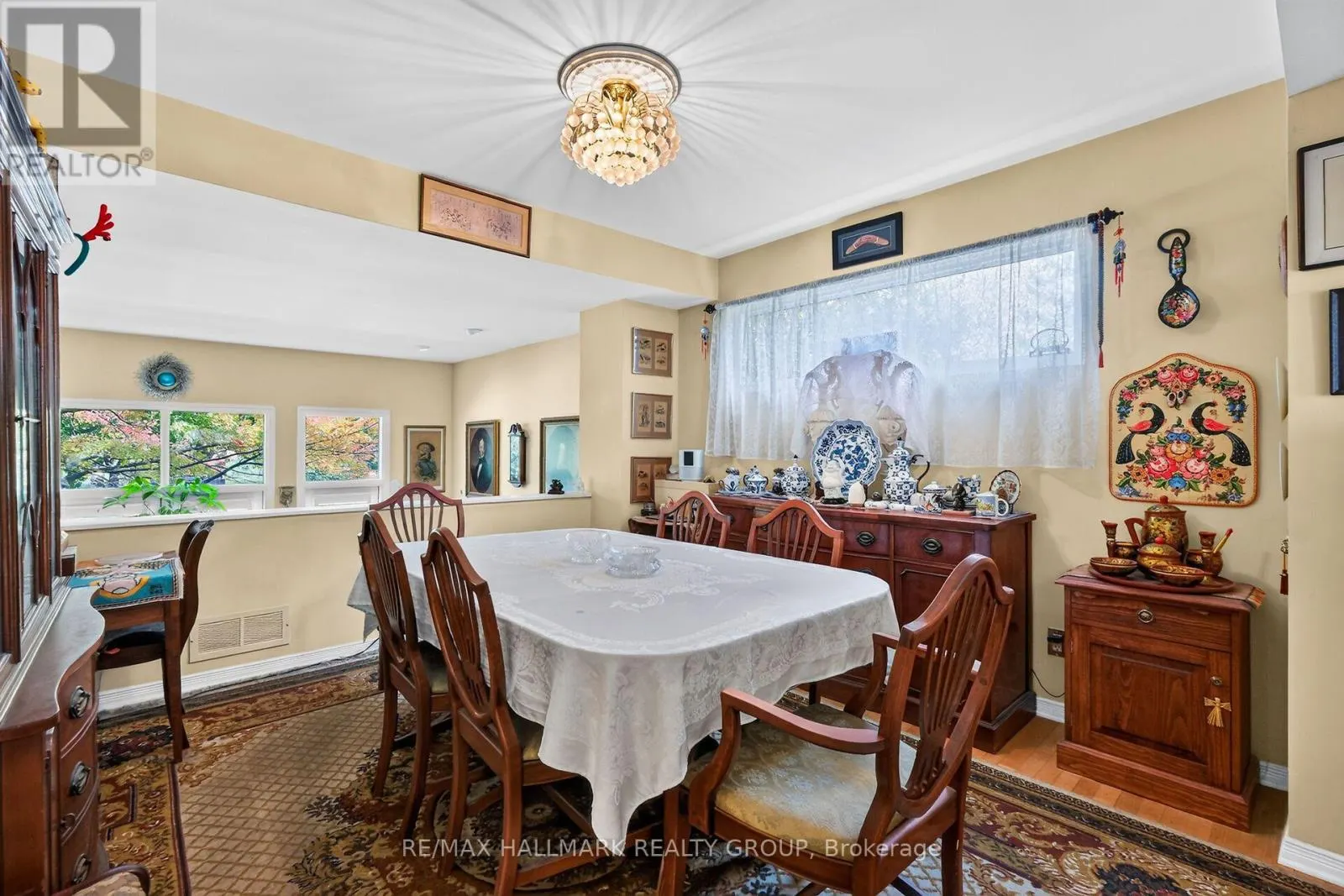 2 - 121 MACKAY STREET