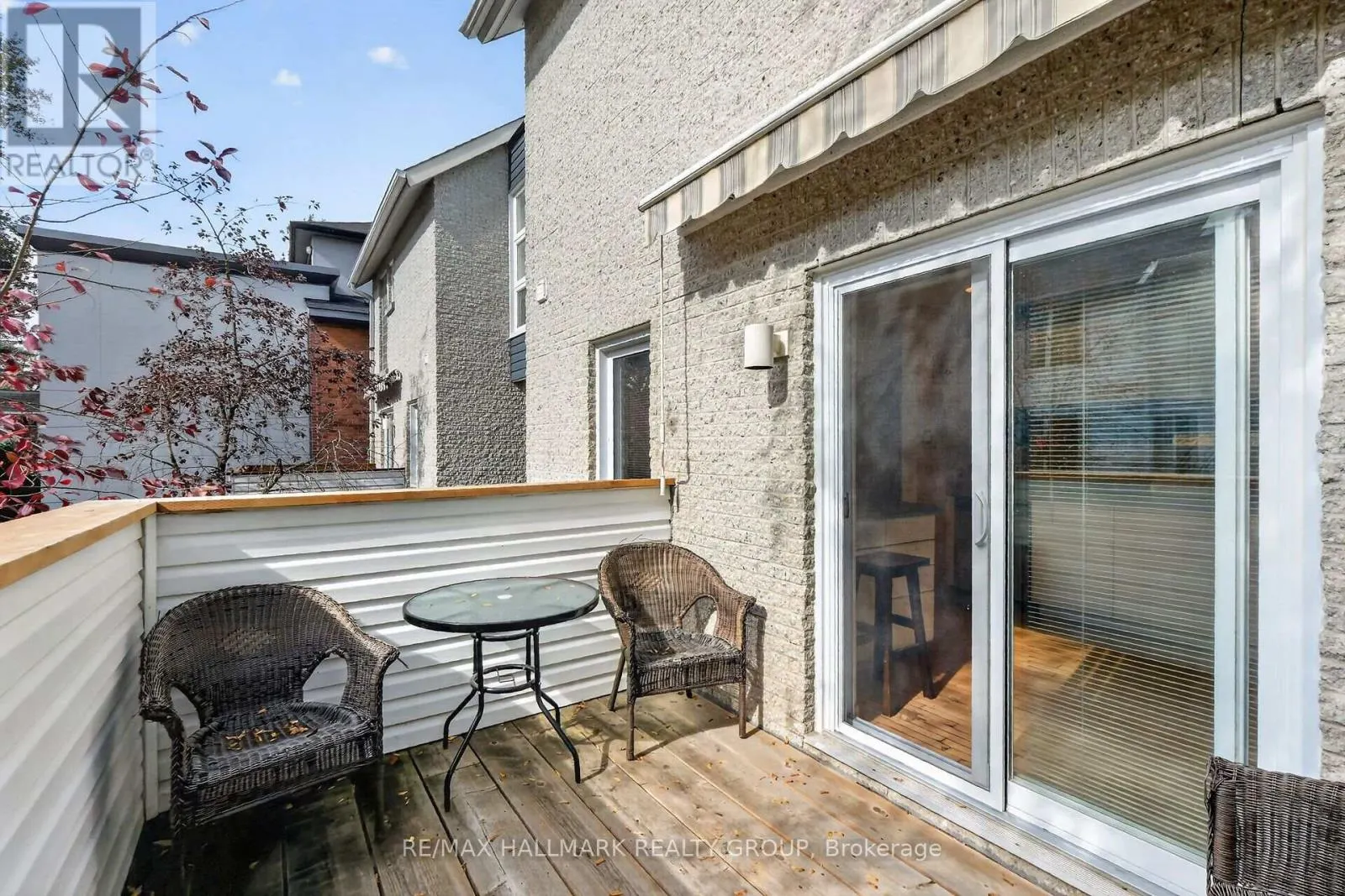 2 - 121 MACKAY STREET