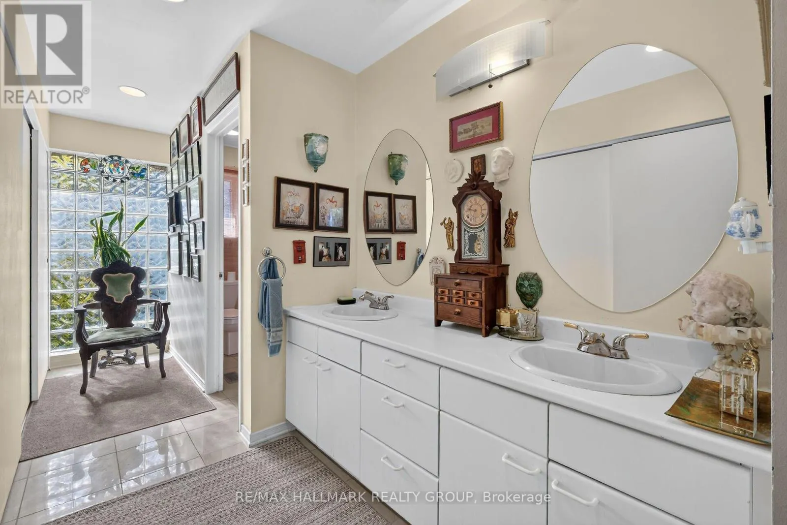 2 - 121 MACKAY STREET