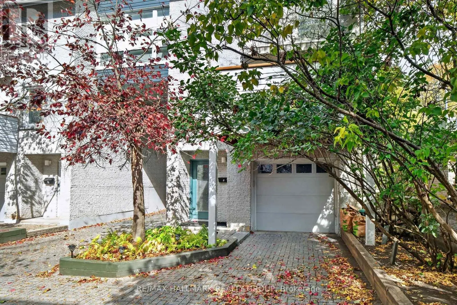 2 - 121 MACKAY STREET