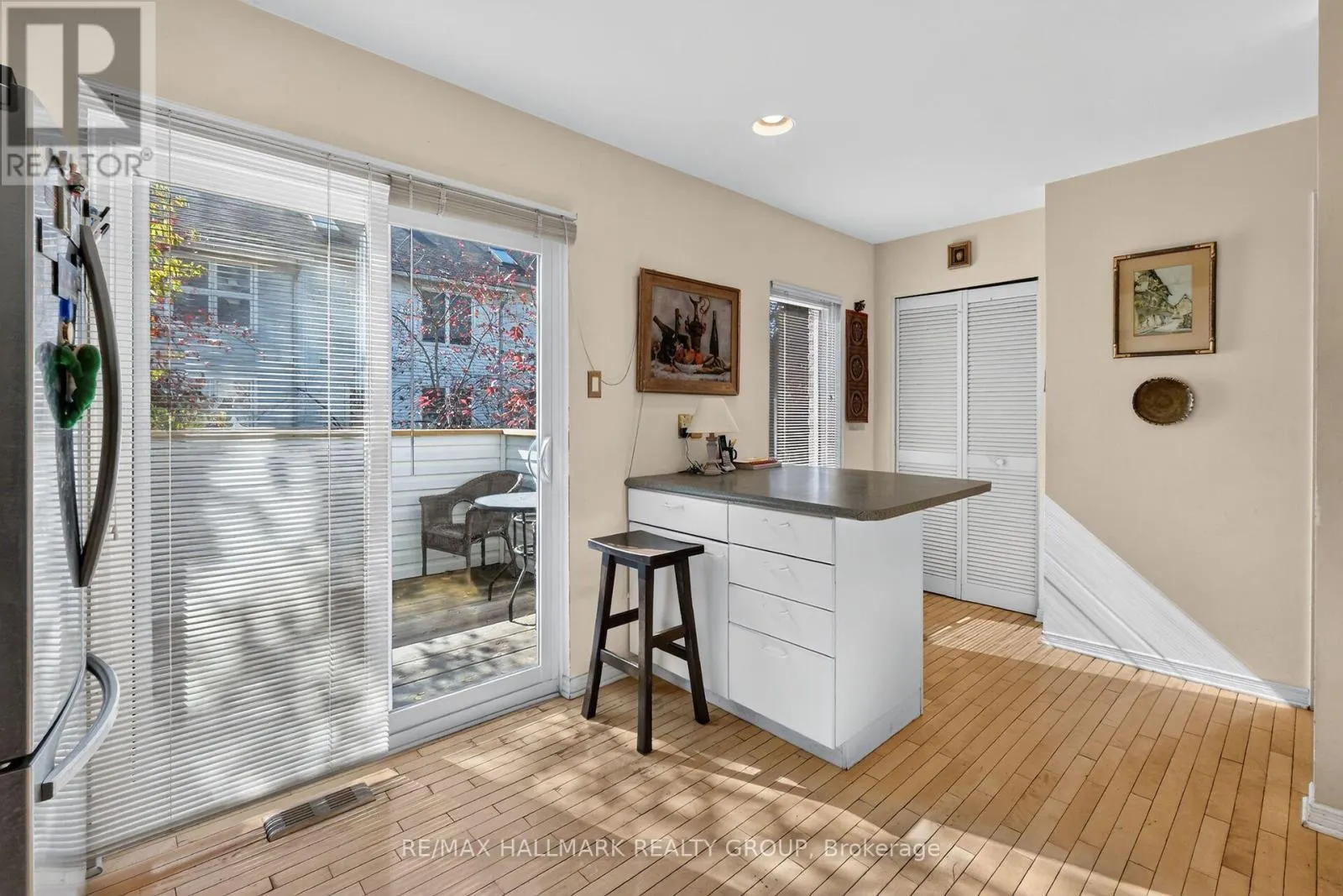 2 - 121 MACKAY STREET