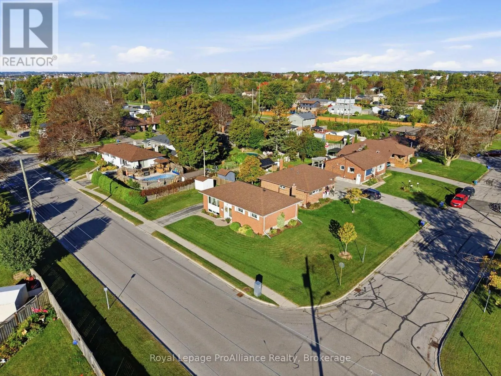 572 ELIZABETH STREET