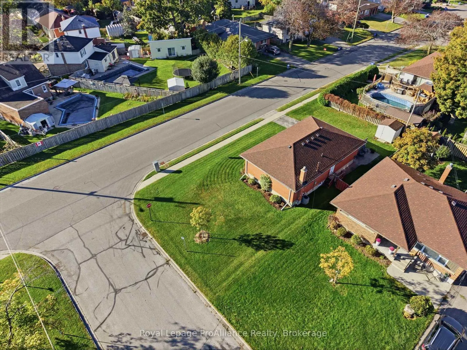 572 ELIZABETH STREET
