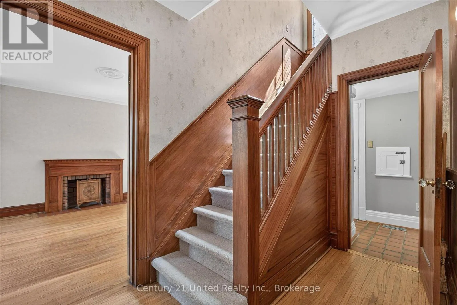 627 GILMOUR STREET
