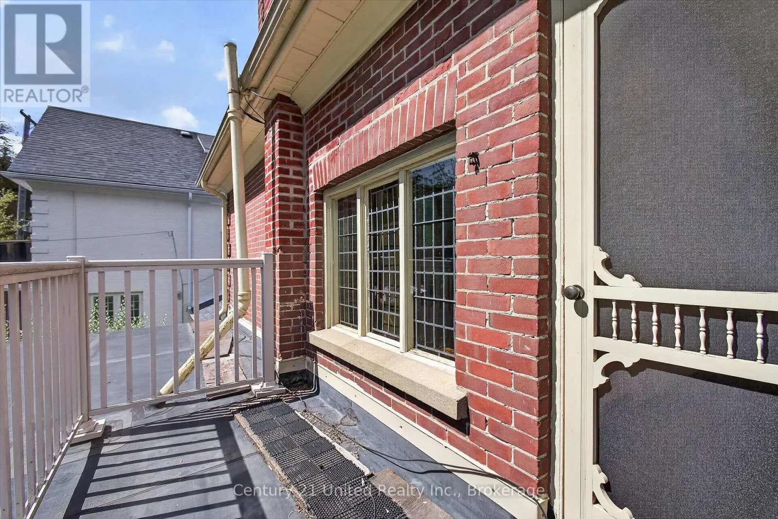 627 GILMOUR STREET
