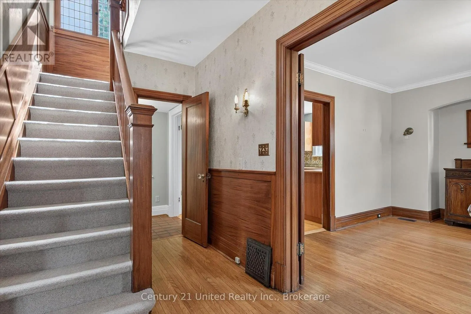 627 GILMOUR STREET
