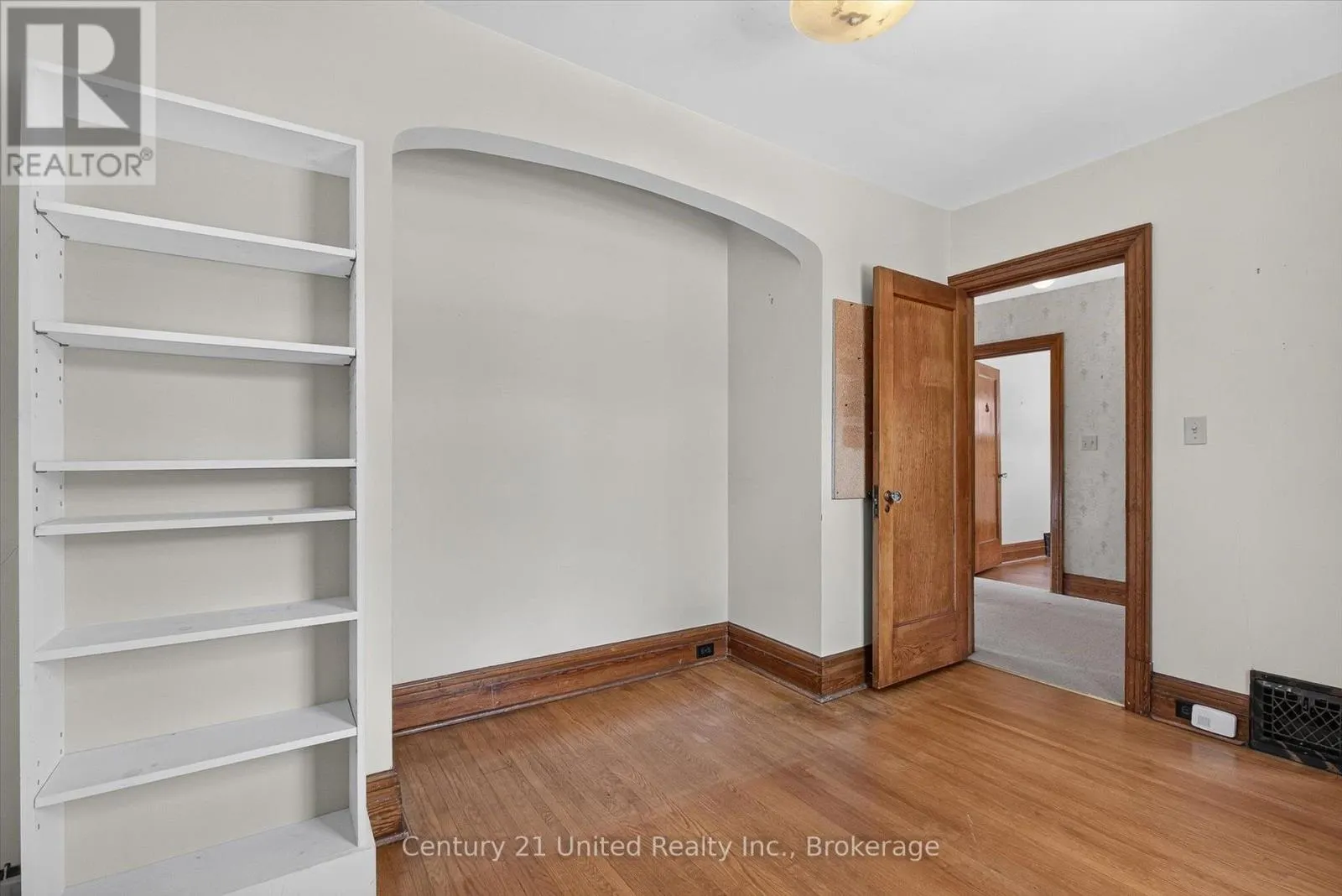627 GILMOUR STREET